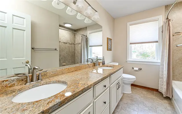 340 Fox Meadow Dr gallery image 5