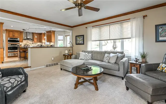 340 Fox Meadow Dr gallery image 8