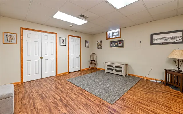 340 Fox Meadow Dr gallery image 11