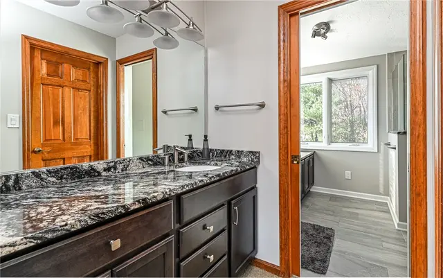340 Fox Meadow Dr gallery image 12
