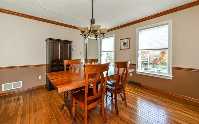 340 Fox Meadow Dr gallery image 13