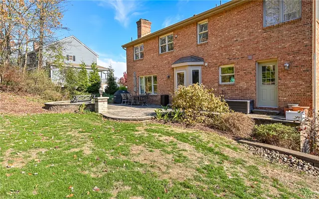 340 Fox Meadow Dr gallery image 16