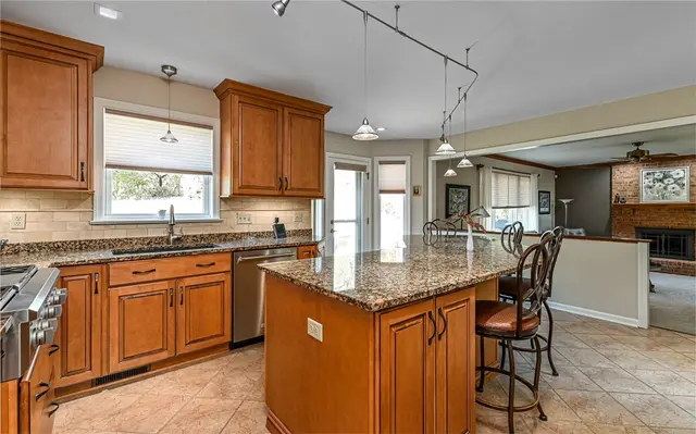 340 Fox Meadow Dr gallery image 21