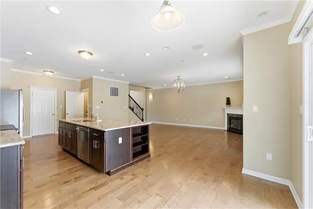 340 Trinity Way gallery image 33