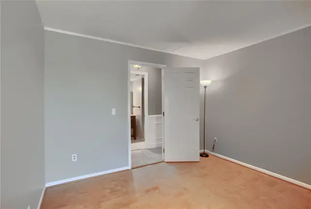 3402 Charlemagne Circle gallery image 11