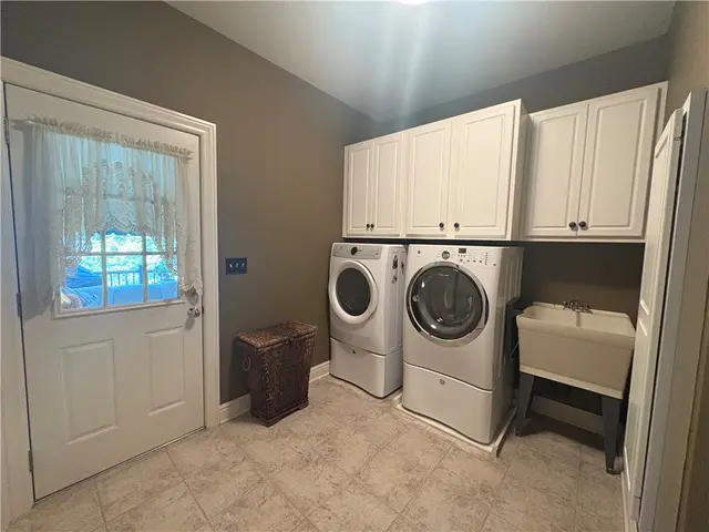 342 Steeplechase Dr gallery image 12