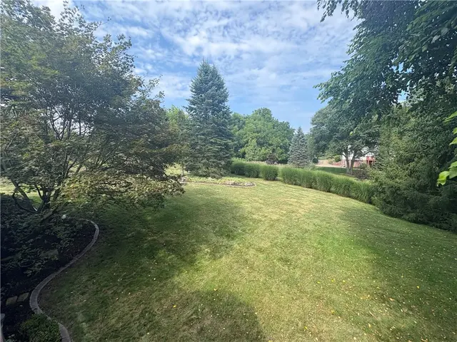 342 Steeplechase Dr gallery image 16