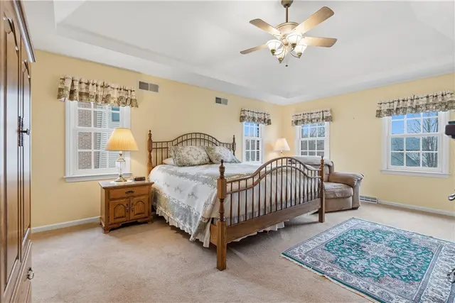 345 Ivy Dr gallery image 4