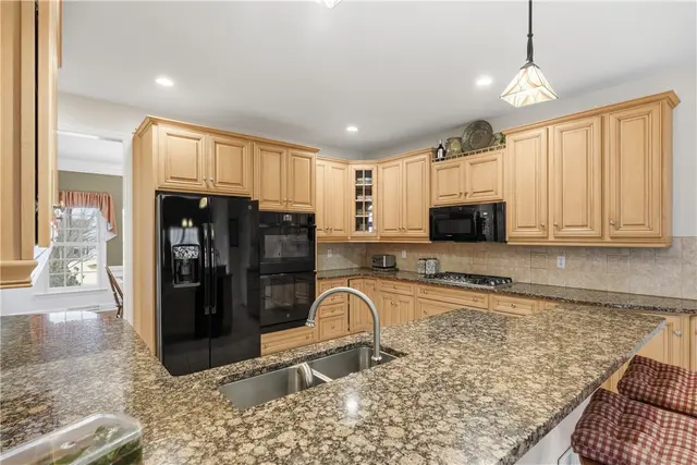 345 Ivy Dr gallery image 5