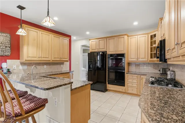 345 Ivy Dr gallery image 9