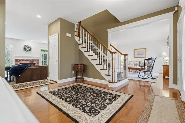 345 Ivy Dr gallery image 13