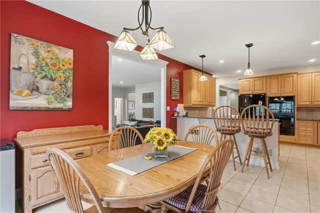 345 Ivy Dr gallery image 15