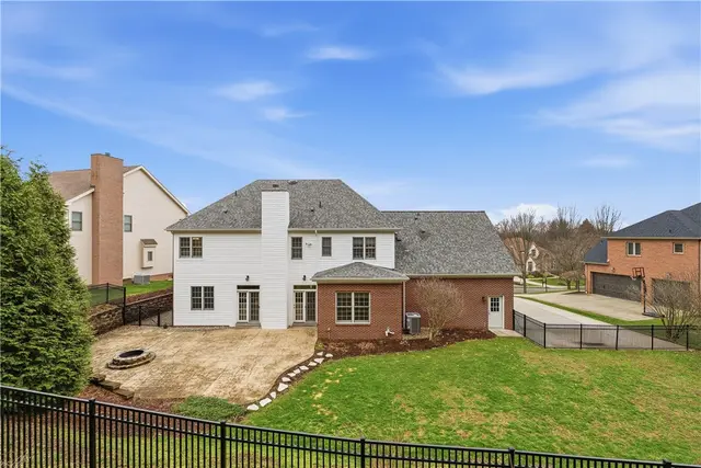 345 Ivy Dr gallery image 17