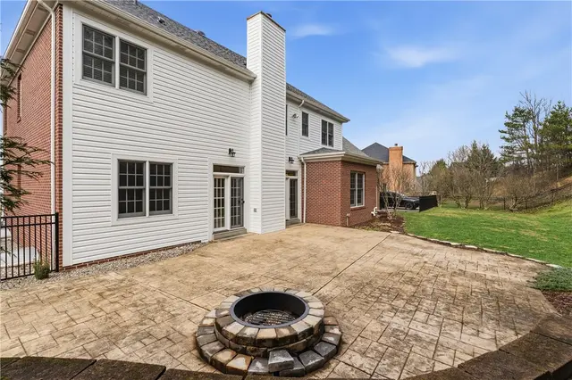 345 Ivy Dr gallery image 20