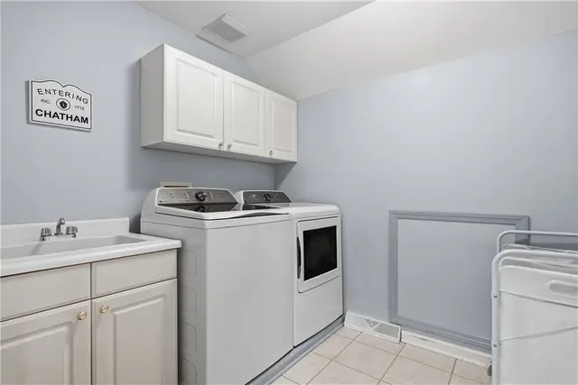 345 Ivy Dr gallery image 22