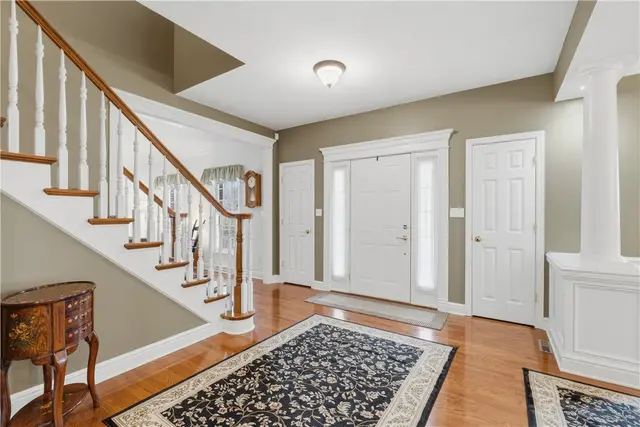 345 Ivy Dr gallery image 26