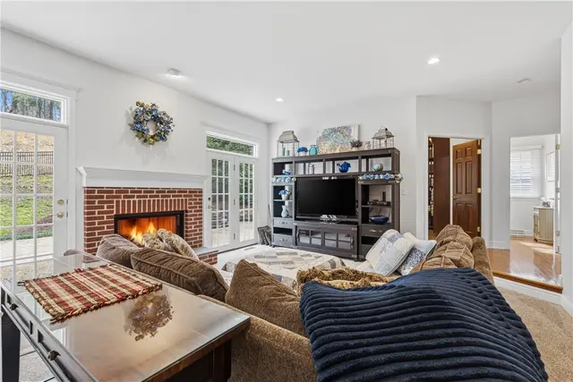 345 Ivy Dr gallery image 27