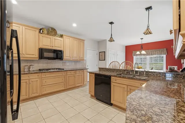 345 Ivy Dr gallery image 31