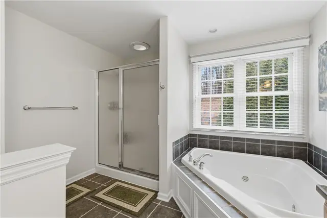 345 Ivy Dr gallery image 32