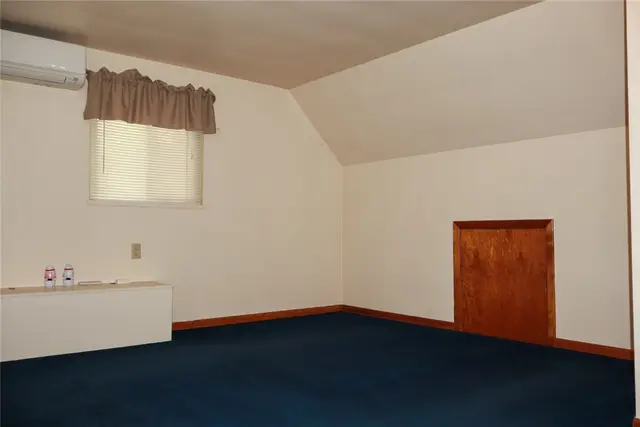 345 Siebert Rd gallery image 12