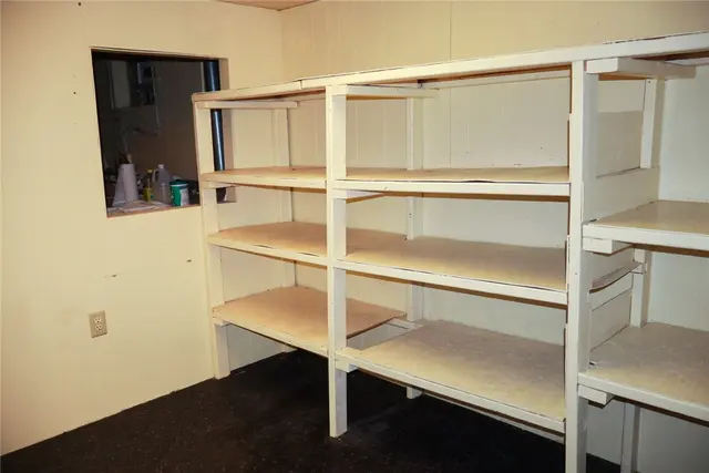 345 Siebert Rd gallery image 16