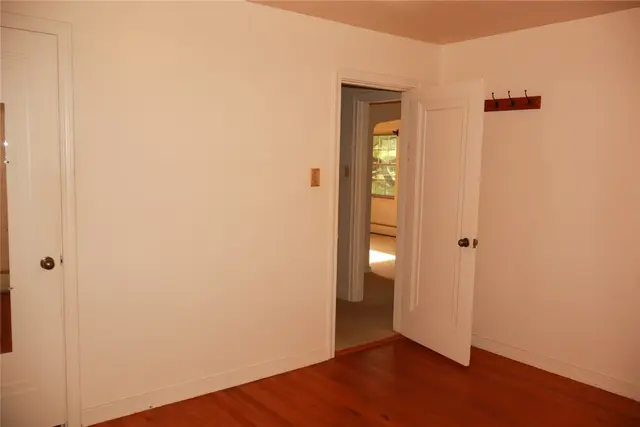 345 Siebert Rd gallery image 26