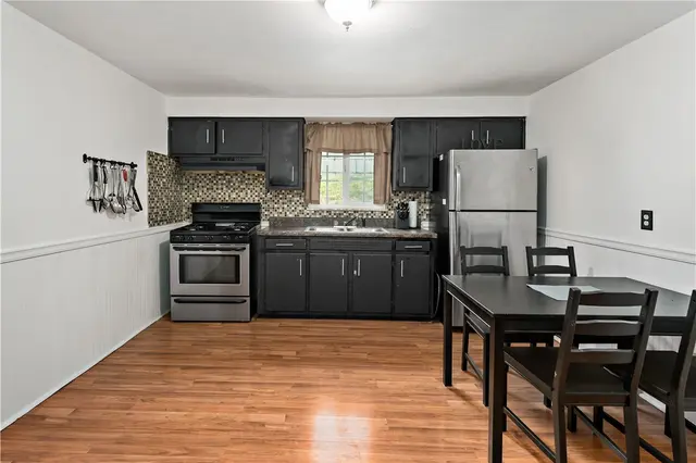 349 Siebert Rd gallery image 3