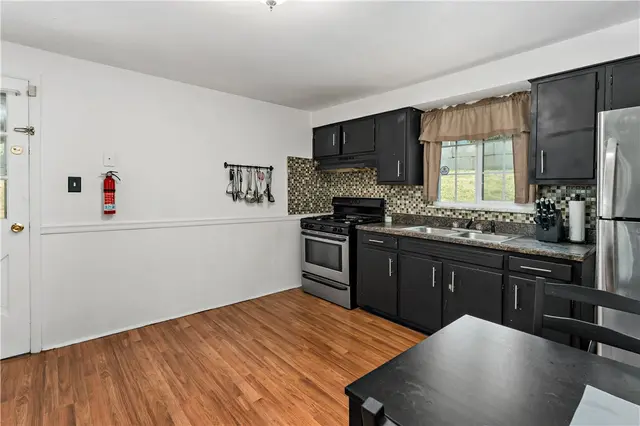 349 Siebert Rd gallery image 7