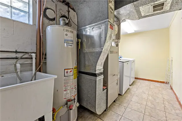 349 Siebert Rd gallery image 9