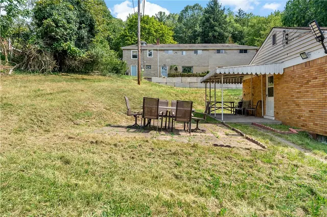349 Siebert Rd gallery image 11