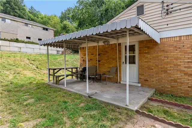 349 Siebert Rd gallery image 12