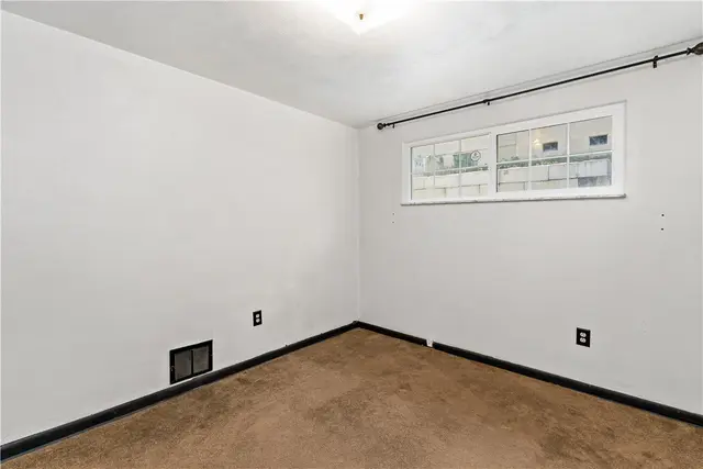 349 Siebert Rd gallery image 22
