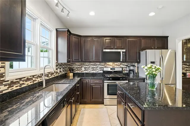 350 Marshall Heights Dr gallery image 8