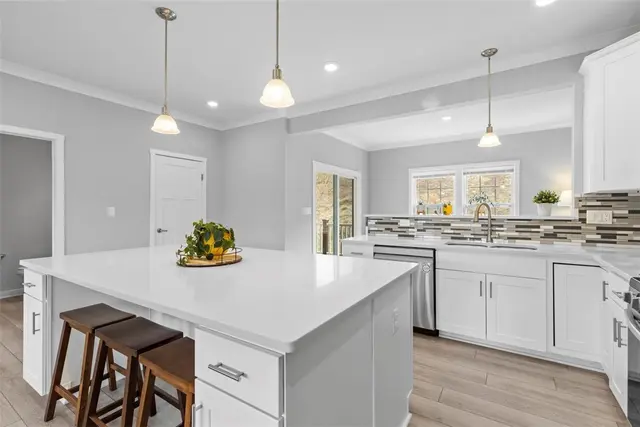 351 Trinity Way gallery image 9