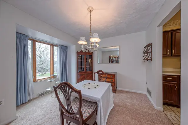 352 Hawthorn Ct gallery image 6