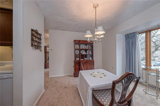 352 Hawthorn Ct gallery image 8
