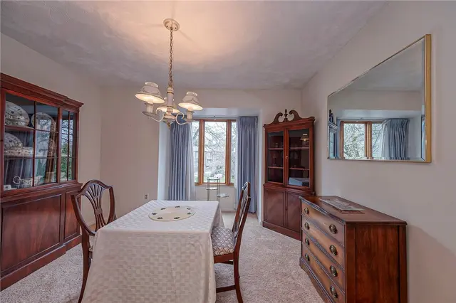 352 Hawthorn Ct gallery image 20