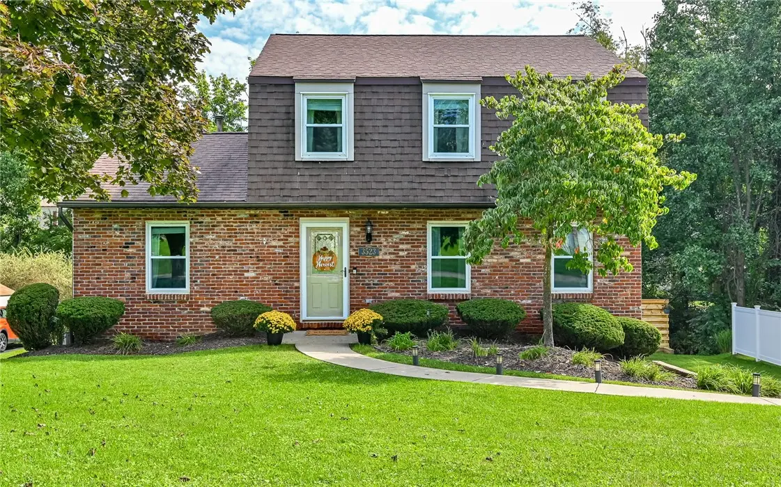 3523 Woodlake Dr