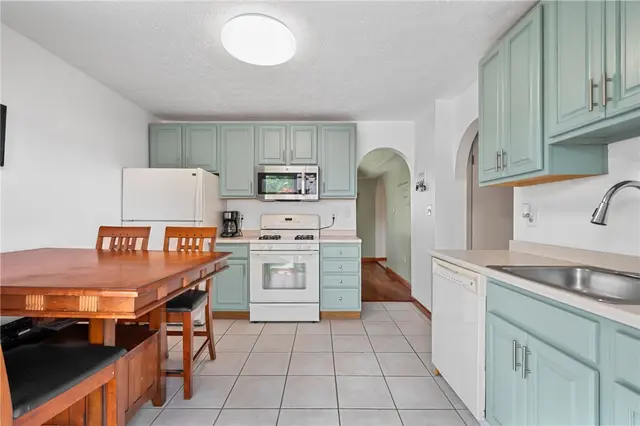 3525 Countrywood Dr gallery image 2