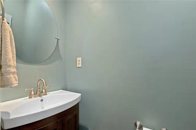 3530 Woodlake Dr gallery image 2