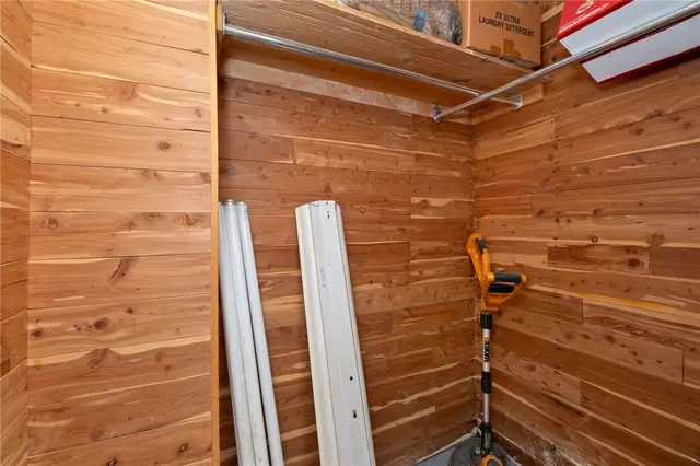 3530 Woodlake Dr gallery image 3