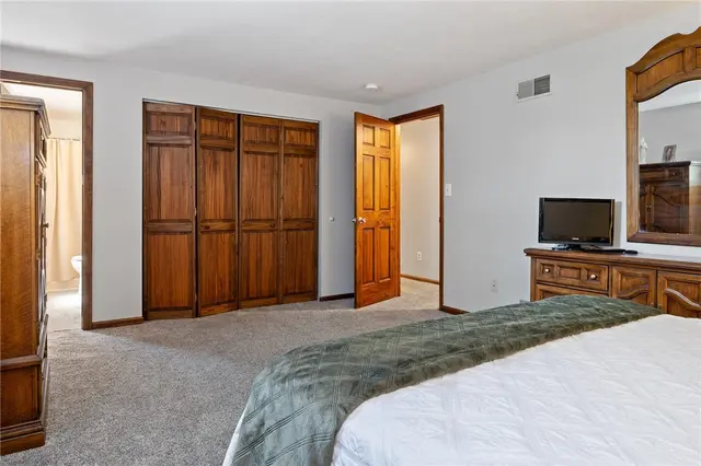 3530 Woodlake Dr gallery image 4