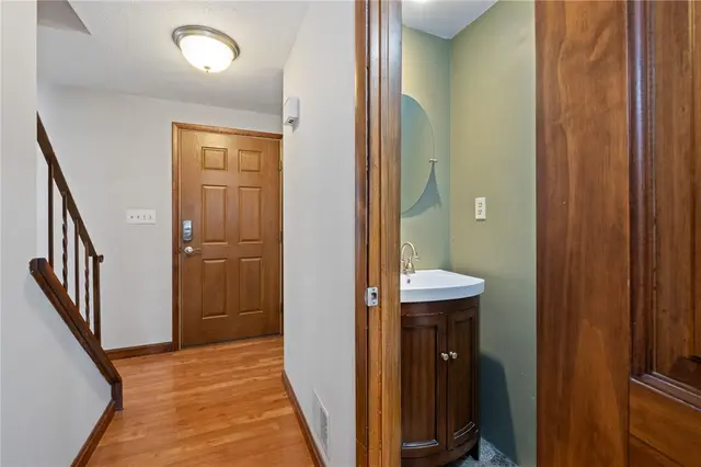 3530 Woodlake Dr gallery image 10