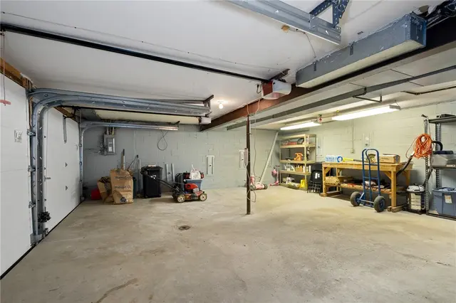 3530 Woodlake Dr gallery image 13