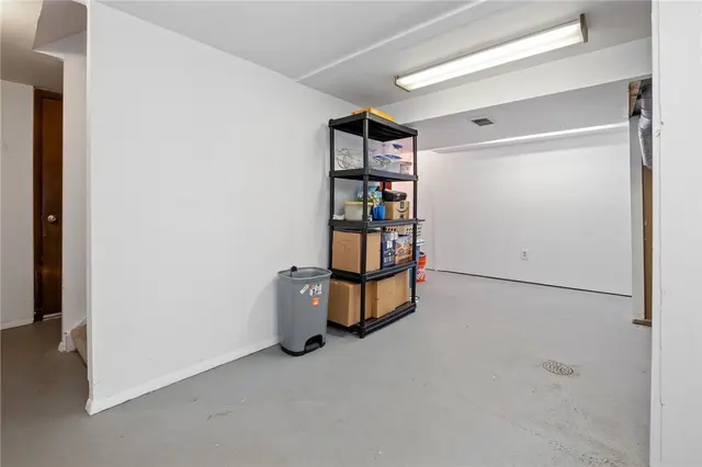 3530 Woodlake Dr gallery image 15
