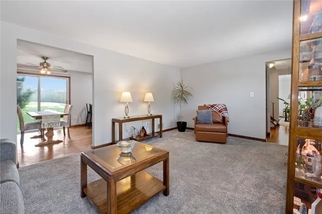 3530 Woodlake Dr gallery image 18