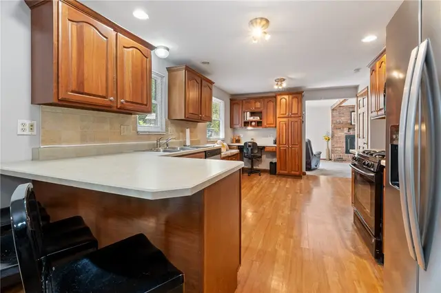 3530 Woodlake Dr gallery image 20