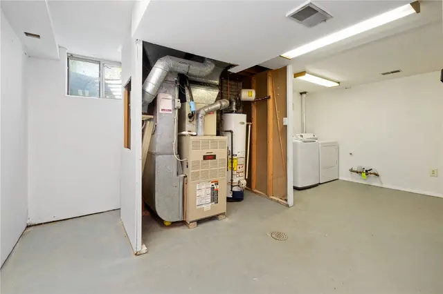3530 Woodlake Dr gallery image 23