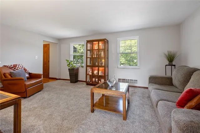 3530 Woodlake Dr gallery image 25