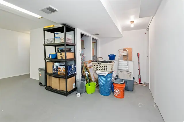 3530 Woodlake Dr gallery image 26